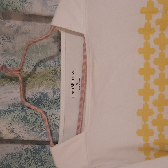 Croft & Barrow white and yellow shirt great detail - Picture 6 of 7